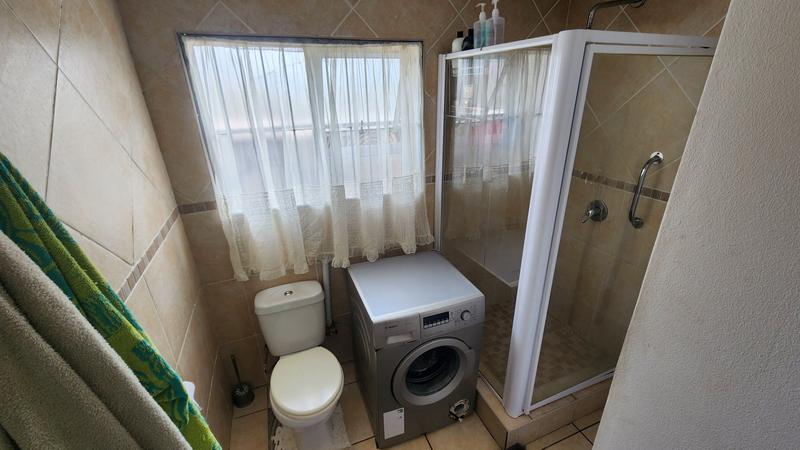 6 Bedroom Property for Sale in Paradise Beach Eastern Cape